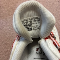 アディダス ハローキティ スニーカーの画像