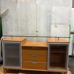 ガラス天板つきサイドボード　キャビネット　の画像
