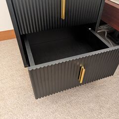 ナイトテーブル販売中の画像