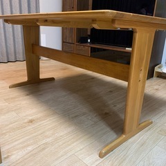 ダイニングテーブルの画像