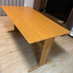 ダイニングテーブルの画像