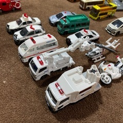 トミカまとめて　働く車　の画像