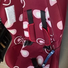 チャイルドシートと食事用補助いす椅子の画像