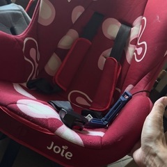 チャイルドシートと食事用補助いす椅子の画像