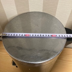 蓋付ゴミ箱の画像