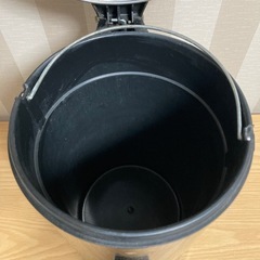 蓋付ゴミ箱の画像