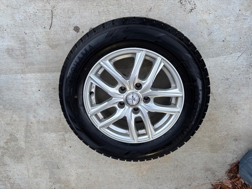 ほぼ新品スタッドレス！195/65R15　