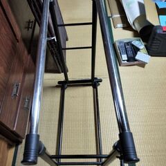 室内物干しハンガー　床置きハンガーポール　1月4日家具無料お渡し会の画像