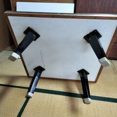 白いテーブル2台　折りたたみテーブル　1月4日家具無料お渡し会の画像