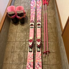 子供用スキー３点セット　板126cm　ストック100cm　ブーツ230Lの画像