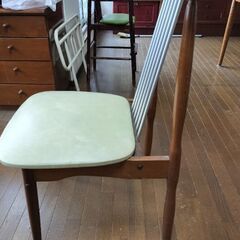 椅子　白　1月4日家具無料お渡し会の画像