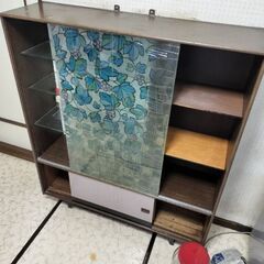 レトロガラス食器棚　収納　1月4日家具無料お渡し会の画像