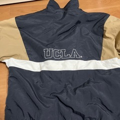 UCLAナイロンジャケット フリース裏地の画像