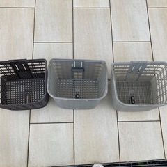 中古自転車プラスチックカゴの画像