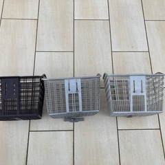 中古自転車プラスチックカゴの画像