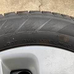 175/65R/15  スタッドレスタイヤ 4本セット ホィールキャップ付の画像