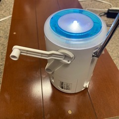 手回し発電式ラジオ、防災グッズ、LEDライト、Bluetooth、ソーラーパネル付、USBからのスマホ充電も可能、1ヶ月保証付の画像