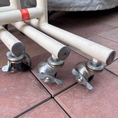 小売店　ハンガーラック　1台4000円でどうでしょうの画像