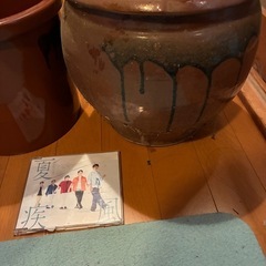 大きな壺の画像