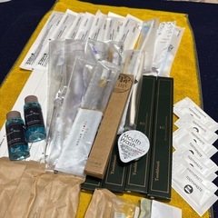 【お買い得‼️】使い捨て歯ブラシ+マウスウォッシュ他（新品未使用品、45点セット）の画像