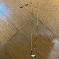 Aのイニシャルのネックレスの画像