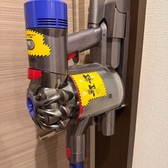 【早い者勝ち】ダイソン 掃除機 コードレス Dyson V7 fluffy壁掛け収納 スタンド付きの画像