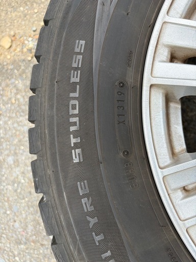スタッドレスタイヤ、215/65R16