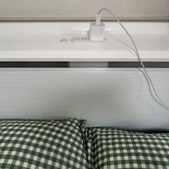 ニトリ　ベッドフレーム　セミダブル　白　コンセント・ライト付きの画像