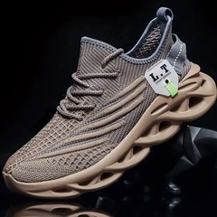 A⭐️新品・未使用⭐️26.0cm（伸縮性あり）🟪L.T DAMP SHOES🟪色：カーキ系🟪軽量🟪EVAソール🟪衝撃吸収🟪滑り止めランニングシューズ🟪衝撃吸収なので、膝の負担を軽減します🟪私も履いています。かっこいいですよ♪ の画像