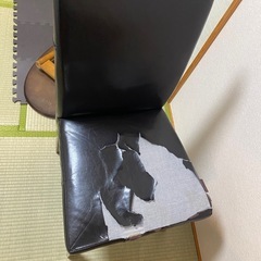 テーブルと椅子の画像