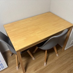 ダイニングテーブル&チェア×2の画像