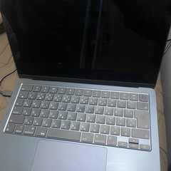 MacBook AIR ミッドナイトブラック　画面ひび割れの画像