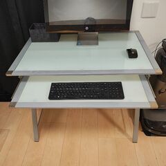 パソコンデスク、パソコンラックの画像