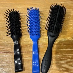 【プロ用 美品】ブラシ ヘアブラシ ロールブラシ デンマンブラシ  ブローブラシ コーム くし ヘアケア ヘアセット 羽ピン カーラーの画像