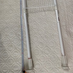 値下げ　突っ張り棚　50から80cmと、70から120cm位　１個の価格です。の画像