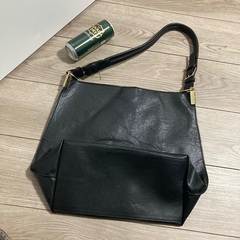 ほぼ新品🔴ブランドレザーバックの画像