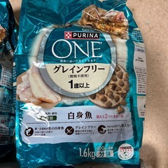 キャットフードピュリナワン1.6キロ2種類格1袋ずつまとめて譲ります！の画像