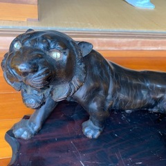 とらの置物の画像