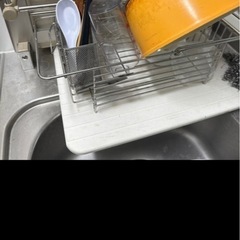 お皿、圧力鍋、コップなどキッチン備品の画像