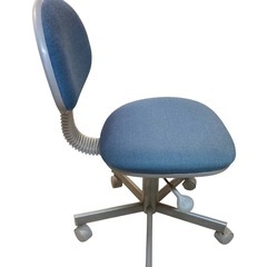 【ジ1227-16】シミや汚れありの為お安くいたします‼️デスクチェア 肘掛けなし 子ども用勉強椅子の画像