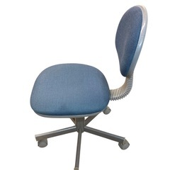 【ジ1227-16】シミや汚れありの為お安くいたします‼️デスクチェア 肘掛けなし 子ども用勉強椅子の画像