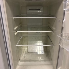 【早い者勝ち！】【汚い掃除必要です！】YAMADA 冷蔵庫　2019年製の画像