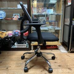 肘付きメッシュオフィスチェア（ブラック＆グレー）の画像