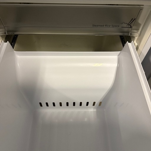 YAMADA 冷蔵庫　2019年製　中に黄ばみあり