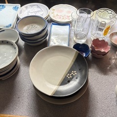 食器、保温ポット、の画像