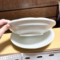 白のプレート 大小4枚セット の画像