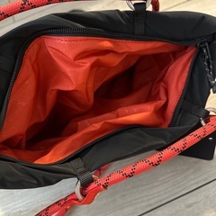 新品未使用品　topologie 16” cloud shopper  黒　ストラップ付きの画像