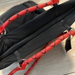 新品未使用品　topologie 16” cloud shopper  黒　ストラップ付きの画像