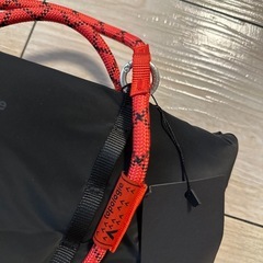 新品未使用品　topologie 16” cloud shopper  黒　ストラップ付きの画像