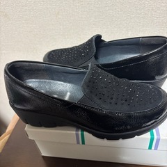 アトリエ　パンプス　23.5の画像